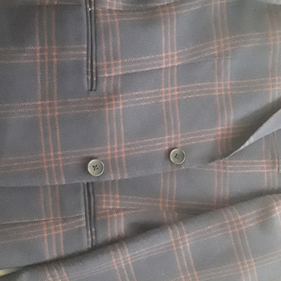 Suit - Picture 4 of 4